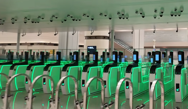 新皇岗口岸E道登记开放！北上免出示身份证极速过关 附4大申请途径+条件