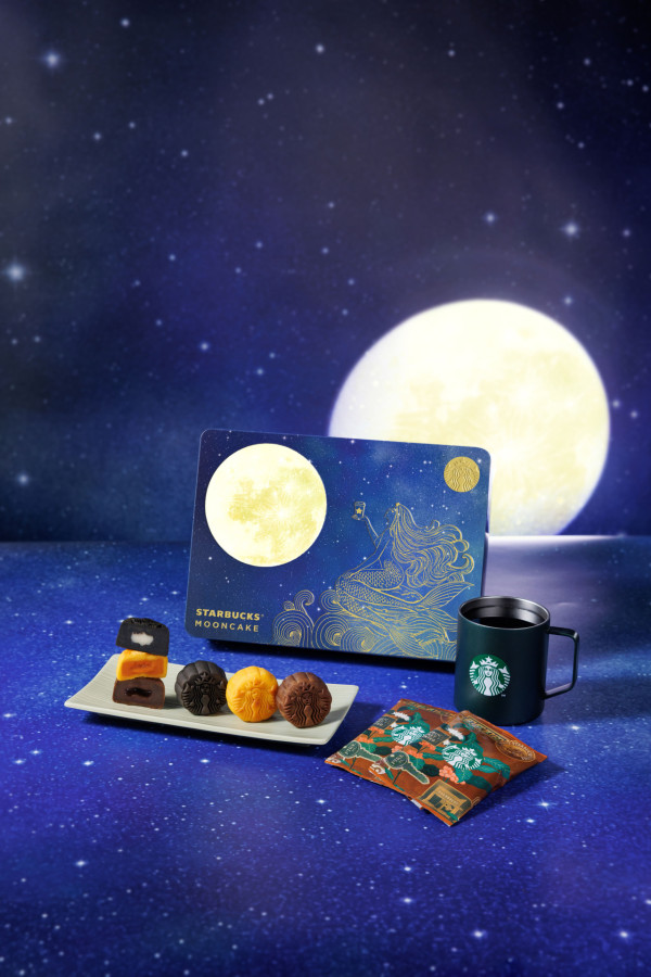 星巴克全新中秋禮盒系列！巨型紙杯投影燈/流心榛子咖啡月餅