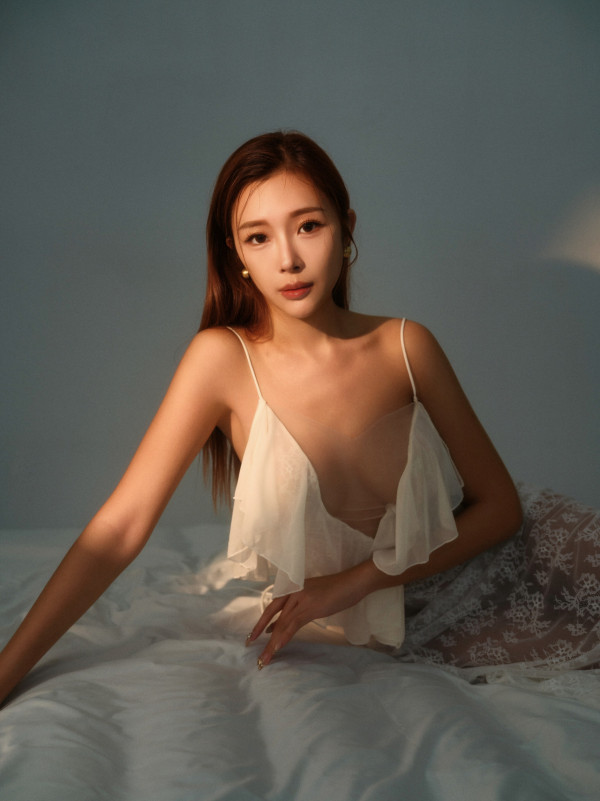 TVB性感女神西班牙大解放比堅尼誘惑!魔鬼巨胸溢出南半球失守震撼眼球