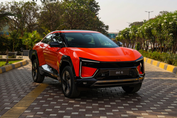 Tesla 與 BYD 已被超越？印度黑馬躍升全球電車能效榜首！外媒揭背後「慳電」真相