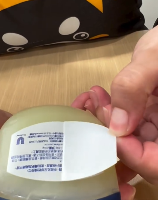 實用百科｜凡士林藏第二頁說明書！揭非全膚質適用 亂搽嘴唇惹反效果 藥師拆解禁忌