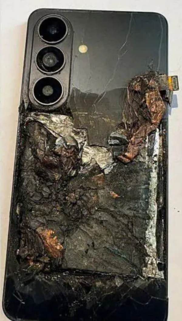 Samsung 手機疑放褲袋爆炸　男子手部及下半身受傷　疑似 Galaxy S26 但型號未證實