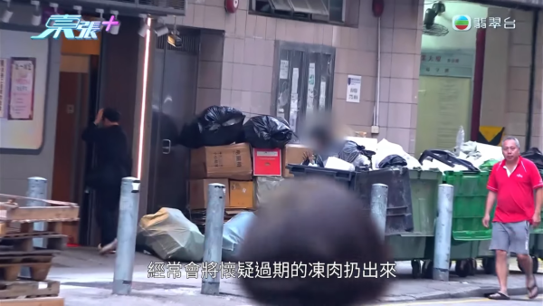 葵涌工廈驚現「過期食材尋寶戰」！大媽垃圾桶密密執三文魚雞翼 專家警告：加熱亦難除毒素恐致命