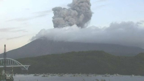 鹿兒島櫻島火山爆發噴煙高達1300米 氣象廳發降灰警告 警戒級別維持第3級 | U Travel