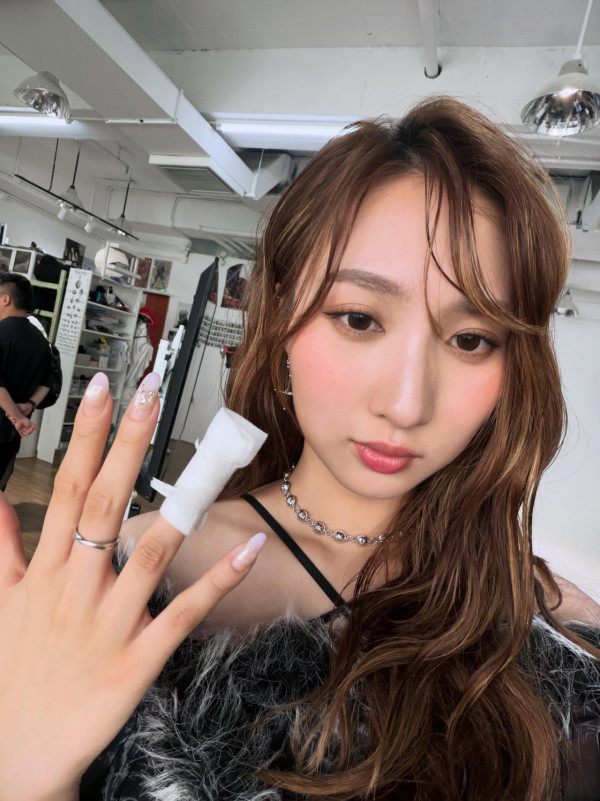 钟柔美罕见晒性感比基尼湿身前凸后翘！一举动再惹热议被质疑零安全意识