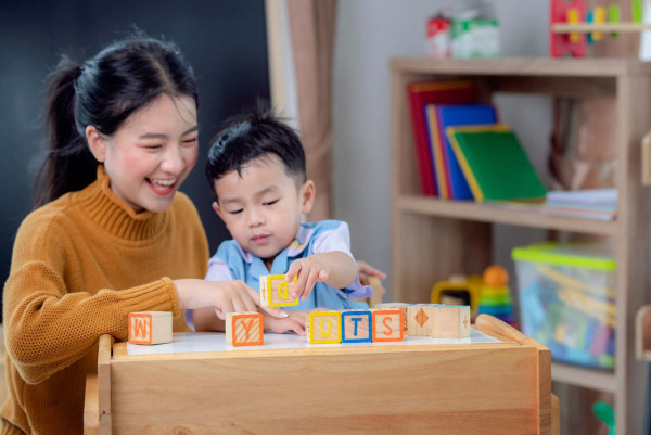 學生資助處提供了「幼稚園及幼兒中心學費減免計劃」及「幼稚園學生就學開支津貼」，以助有經濟需要的家庭減輕幼兒學費及就學開支負擔。（圖片來源︰學資處）