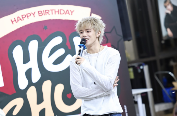 希晉@ROVER 27歲生日會全場爆滿！坦承曾患焦慮靠一事重拾音樂信心