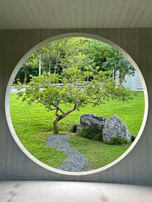 深圳光明區小眾打卡秘景免費入場！混凝土極簡美學×嶺南園林景色 附地址交通 