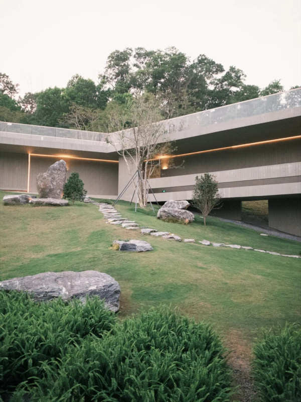深圳光明區小眾打卡秘景免費入場！混凝土極簡美學×嶺南園林景色 附地址交通 