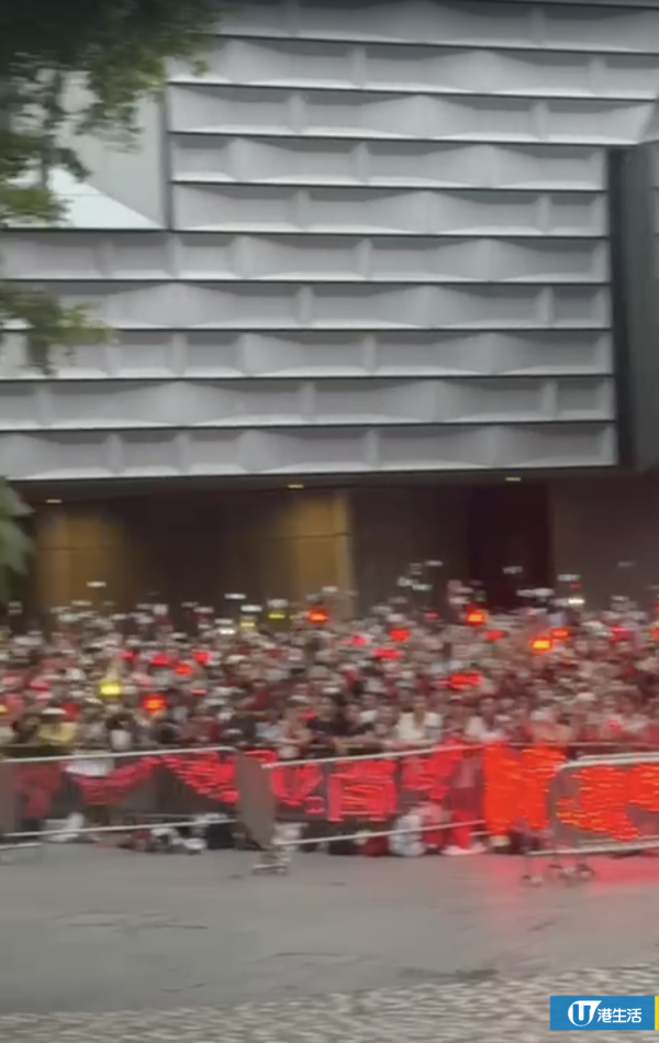 頂流巨星肖戰七夕旋風襲港現身尖沙咀！粉絲萬人空巷逼爆現場近乎癱瘓