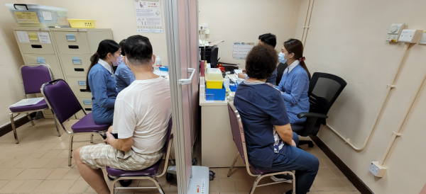 基層醫療署宣布，由2026年10月5日起將逐步整合長者健康中心服務至地區康健網絡。（圖片來源︰HKET）