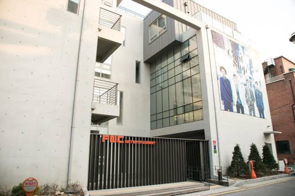 K-Pop粉絲聖地巡禮！韓國首爾7大娛樂公司打卡附地址交通 直擊BTS、IVE總部 