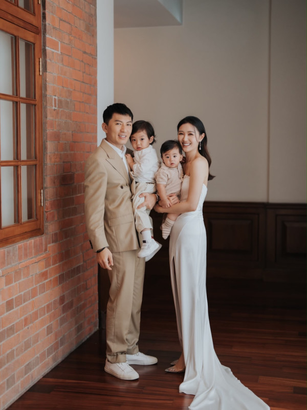 张宝儿晒全家福意外泄喜讯疑怀第3胎！肚凸凸孕味浓惹揣测4年抱3想追女