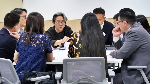 施政報告2026懶人包|政黨倡發$3萬再就業津貼!100萬買公屋/重推租置計劃 附22大倡議一覽 (持續更新)