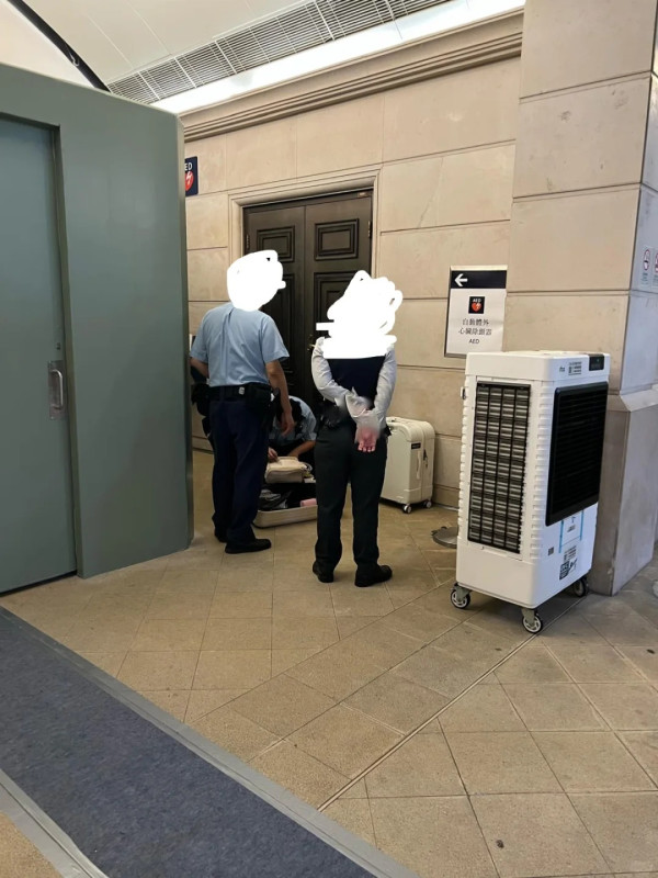 遊客港鐵迪士尼站隨地棄置行李箱 疑當免費寄存遭收走 引網民熱議：有安全隱患！ 