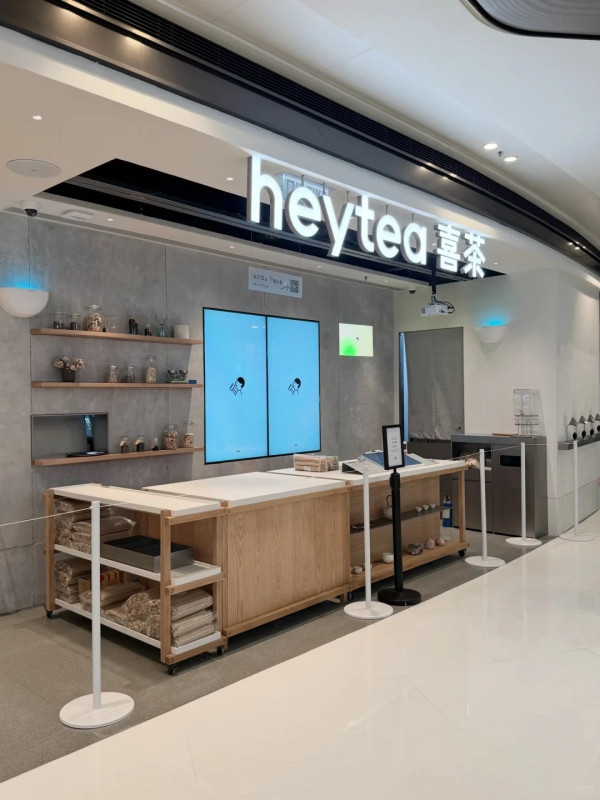 喜茶快閃全場飲品買一送一! 免費送限定貼紙／毛絨公仔盲盒／磁貼