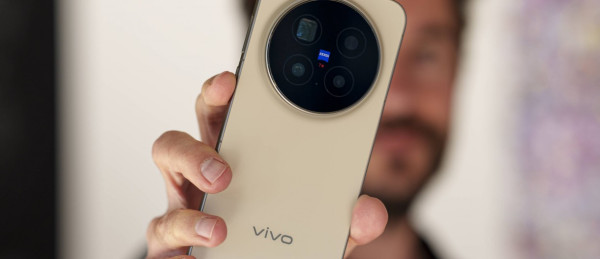 周杰倫爆代言vivo全新X500系列！廣告拍攝現場突發流出 手持2nm天璣9600新機曝光