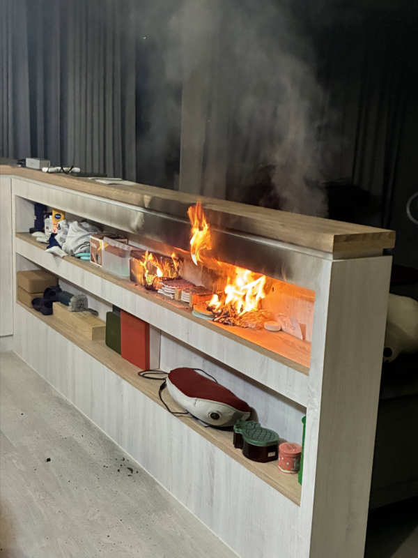 用家緊急自查！尿袋屋企起火燒到面目全非 事主後悔用呢1種型行動電源 【附電池起火處理指南】