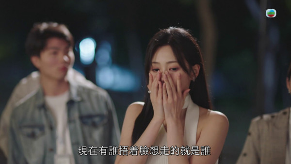 夫妻的博弈｜郭柏妍徒手伸入「真‧公廁馬桶」 首演100%綠茶贏盡好評：想做足200分