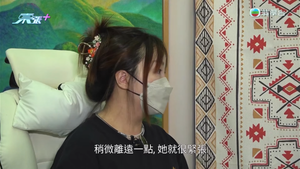 印傭疏忽致1歲半BB遭燙傷！港媽查CCTV淚訴更驚人事實 困入蚊帳指嚇大笑