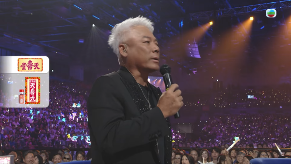 中年好声音4决赛｜巫启贤周国丰评审席上爆骂战 疑不满太高分当场激动起立反击