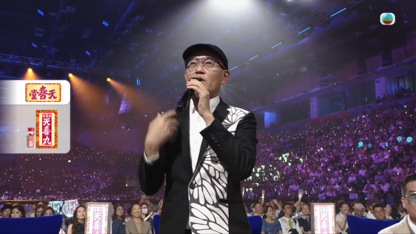 中年好声音4决赛｜巫启贤周国丰评审席上爆骂战 疑不满太高分当场激动起立反击