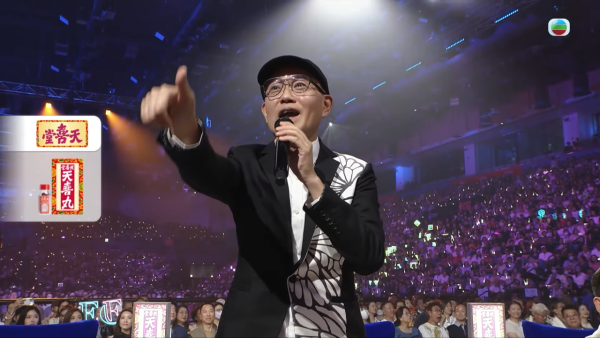 中年好声音4决赛｜巫启贤周国丰评审席上爆骂战 疑不满太高分当场激动起立反击