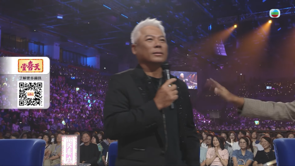 中年好声音4决赛｜巫启贤周国丰评审席上爆骂战 疑不满太高分当场激动起立反击