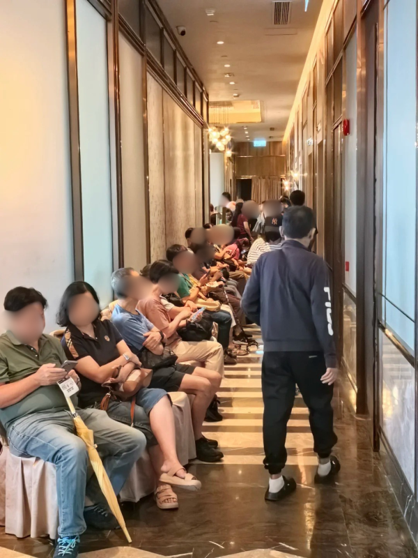 尖沙咀7蚊點心人龍排爆12樓到出街！封「早茶界薩莉亞」：9蚊食原隻鮑魚燒賣！