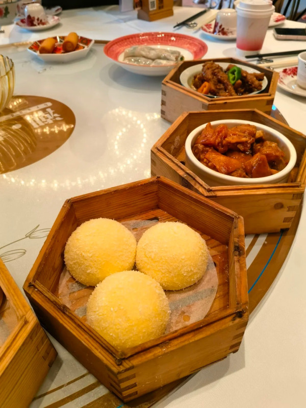 尖沙咀7蚊點心人龍排爆12樓到出街！封「早茶界薩莉亞」：9蚊食原隻鮑魚燒賣！