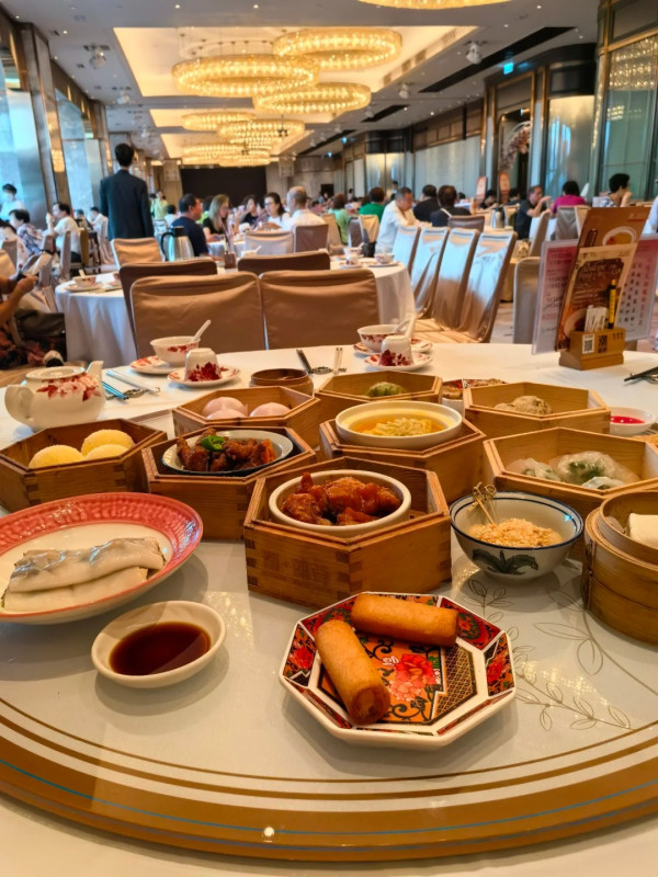 尖沙咀7蚊點心人龍排爆12樓到出街！封「早茶界薩莉亞」：9蚊食原隻鮑魚燒賣！