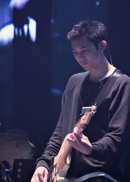 張智霖19歲仔仔魔童正面樣激似周嘉洛！最靚仔星二代高顏值罕曝光獲讚超越父母
