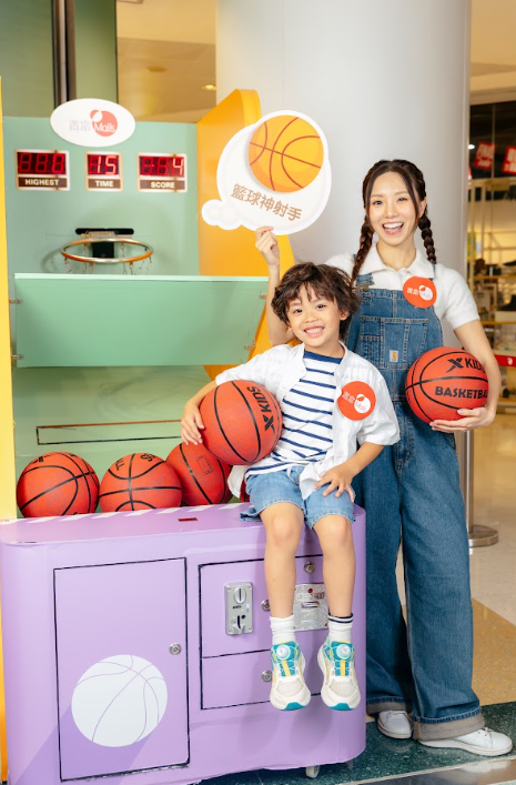 置富Malls“奇趣‘置’多FUN”近6米高巨型主题充气弹跳床(照片由相关机构提供)