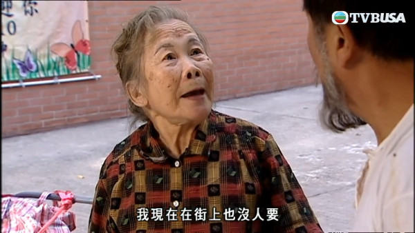 公屋長者發揮創意自行改裝公屋廁所摺門。圖片來源:劇集示意圖