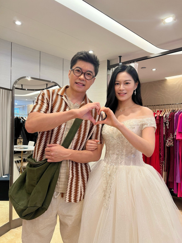 30歲TVB上位小花晒喜帖婚紗照宣佈封盤!無預警曝喜訊嚇窒網民:我們結婚了