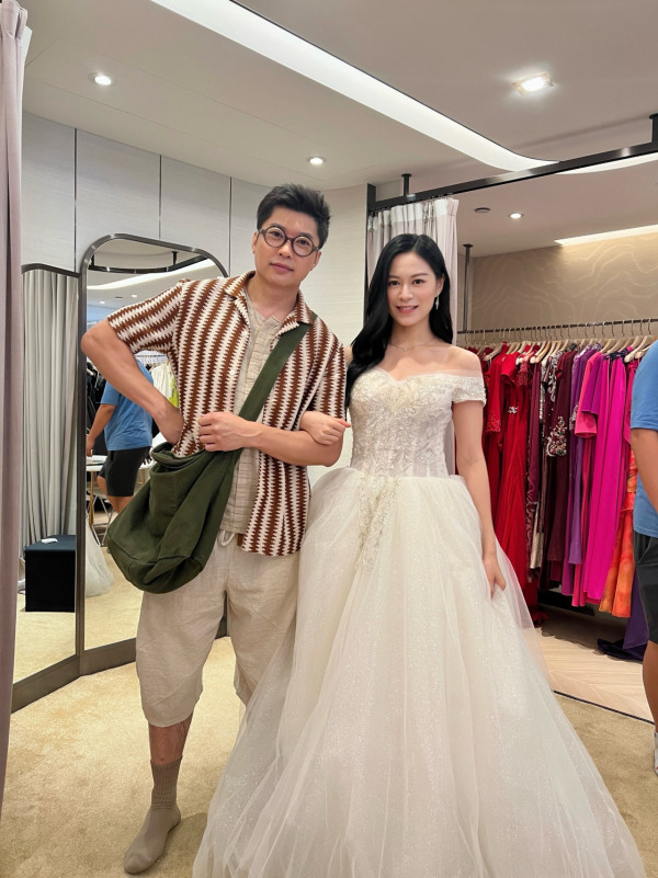 30歲TVB上位小花晒喜帖婚紗照宣佈封盤！無預警曝喜訊嚇窒網民：我們結婚了