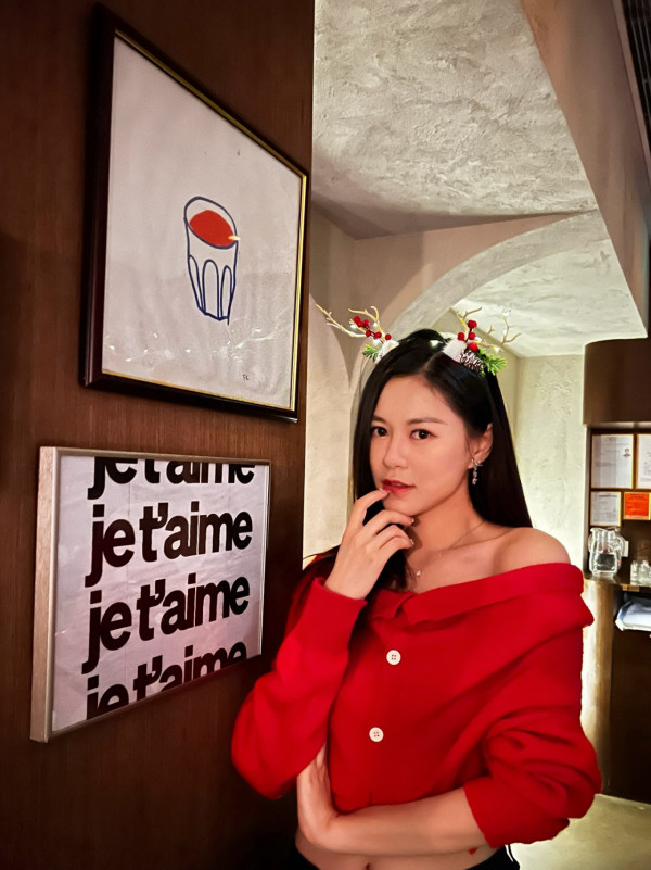 30歲TVB上位小花晒喜帖婚紗照宣佈封盤！無預警曝喜訊嚇窒網民：我們結婚了