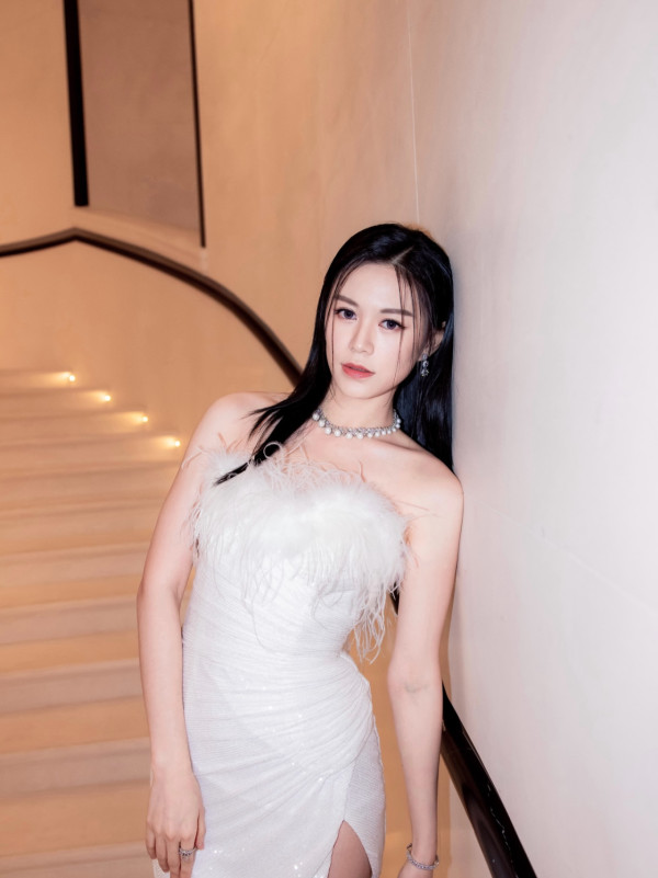 30歲TVB上位小花晒喜帖婚紗照宣佈封盤!無預警曝喜訊嚇窒網民:我們結婚了