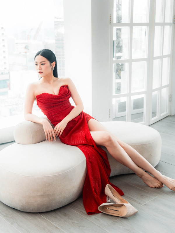 30歲TVB上位小花晒喜帖婚紗照宣佈封盤!無預警曝喜訊嚇窒網民:我們結婚了