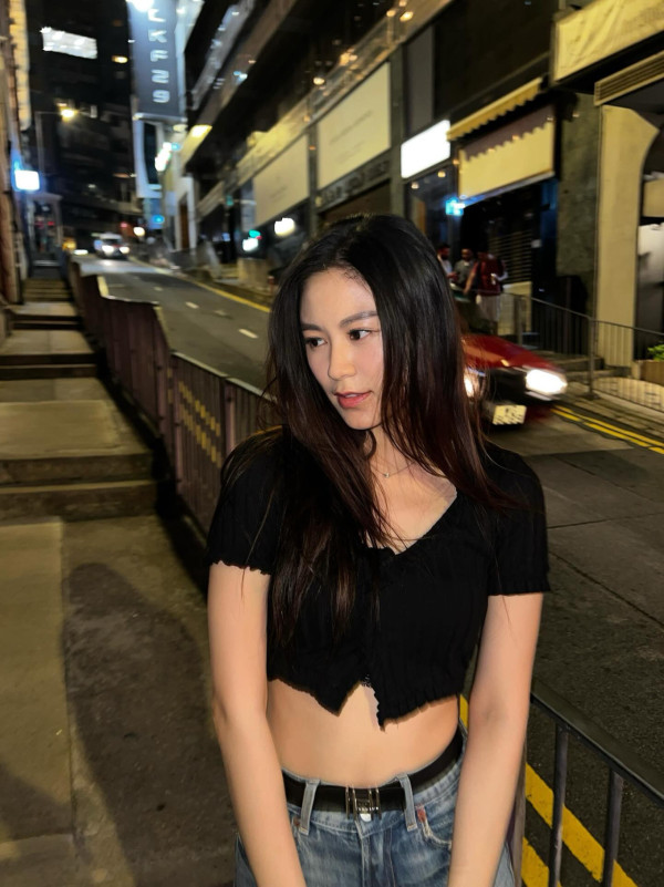 30歲TVB上位小花晒喜帖婚紗照宣佈封盤!無預警曝喜訊嚇窒網民:我們結婚了