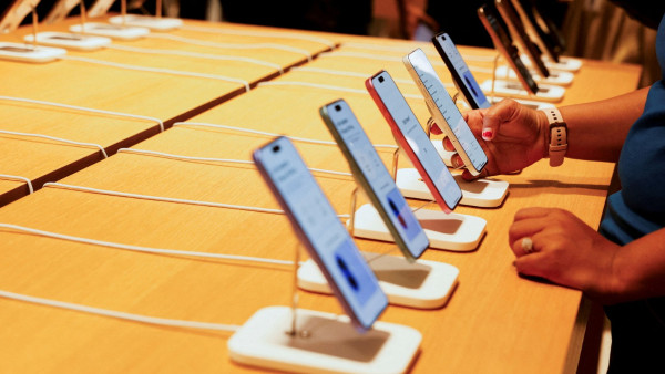 舊iPhone唔好撐太久！業界公開換機「黃金週期」 過呢個期限二手價即雪崩