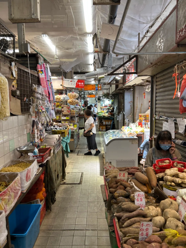 網民大讚香港街市食安監管嚴格！但一款菜經常洗出藍色汁液？即睇食安中心點講！ 