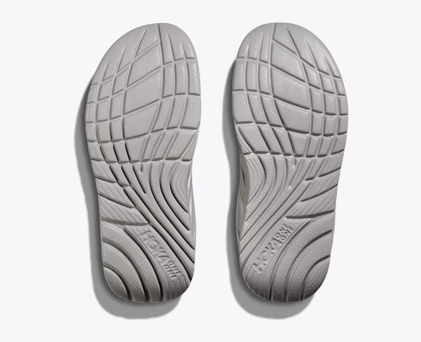 圖片來源:HOKA官網 旅行暴走救星!舒壓恢復拖鞋8大品牌推介 HOKA、OOFOS、SIDAS醫療級足弓支撐