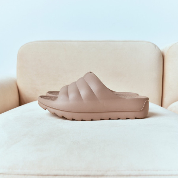 圖片來源:TELIC官網 旅行暴走救星!舒壓恢復拖鞋8大品牌推介 HOKA、OOFOS、SIDAS醫療級足弓支撐