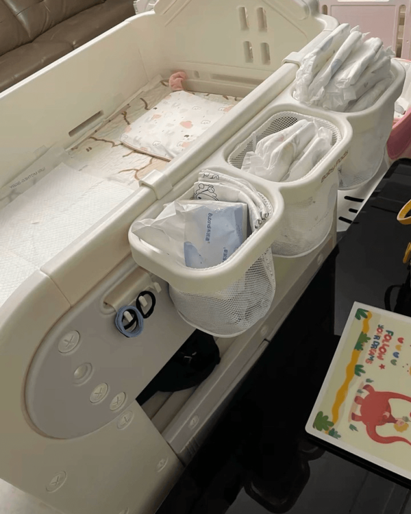 【新生儿礼物】新手父母最想收到的8份婴儿礼物清单，实用成长椅/护理台/轻便婴儿推车