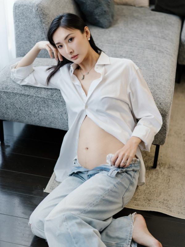 30歲女藝人婚後5年公開懷孕喜訊！驚喜宣佈佗B女喜迎千金：踏入八個月