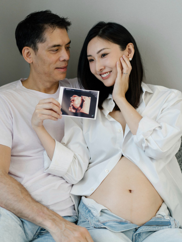 30歲女藝人婚後5年公開懷孕喜訊!驚喜宣佈佗B女喜迎千金:踏入八個月