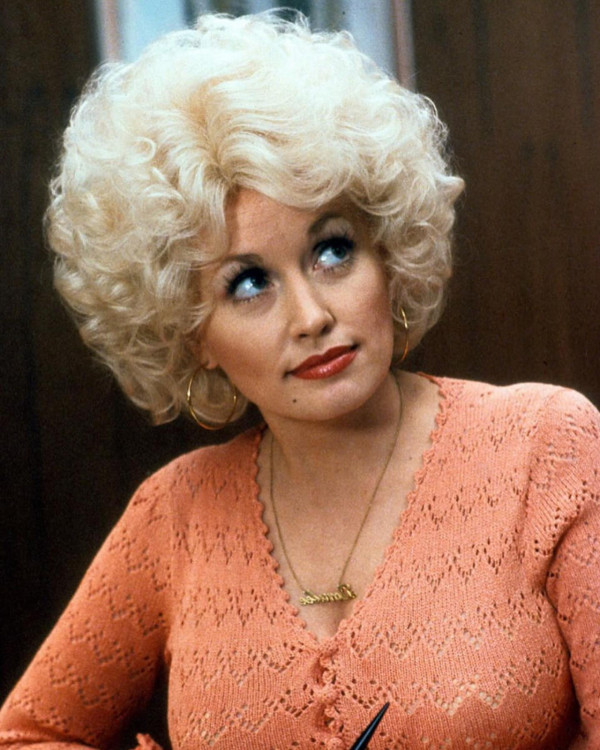 美國傳奇天后Dolly Parton逝世終年80歲 特朗普下令全國下半旗致哀