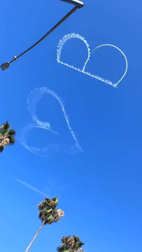 47歲廖碧兒罕晒新戀情放閃！天空示愛「I Love B」極風騷 曾與70歲男士譜忘年戀