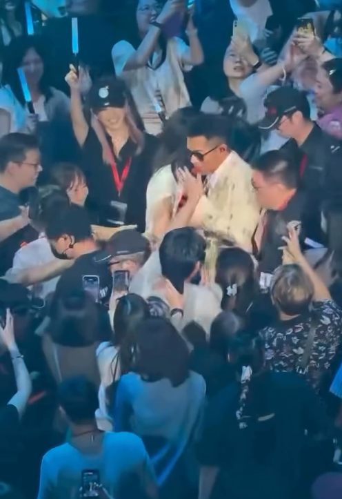 古天樂演唱會被爆神秘老婆林淑茵現身台下 觀眾席甜蜜互動曝光4秒影片遭瘋傳！